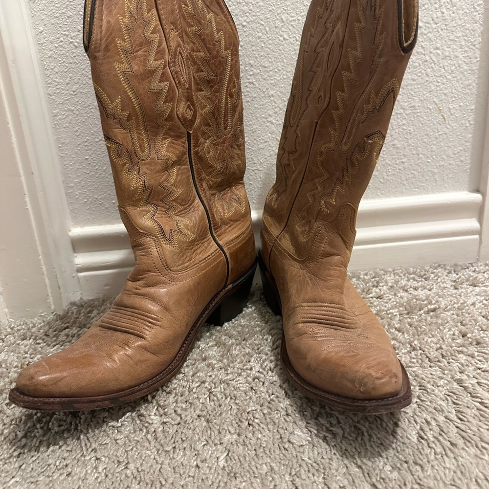 Old West Tan Heeled Boots Classic Western Style